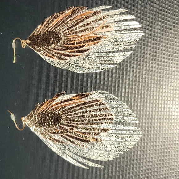 Jewelry - Womens Rose Gold and Silver earrings. Boutique